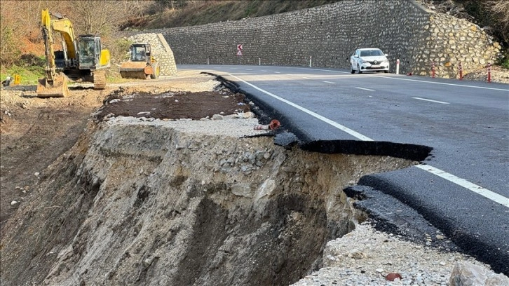 Bartın-Kastamonu kara yolunda heyelan