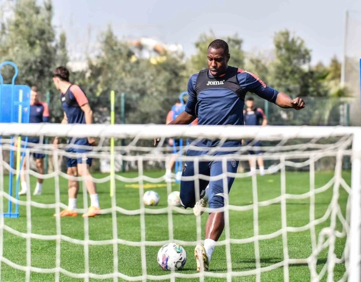 Başakşehir, Alanyaspor maçı hazırlıklarına Antalya’da devam etti
