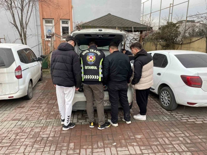 Başakşehir’de ön kaldırarak trafiği tehlikeye düşüren motosiklet sürücülerine ceza yağdı
