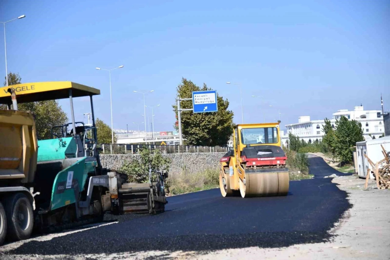 Başiskele trafiğini rahatlayacak yeni yol asfaltlanıyor
