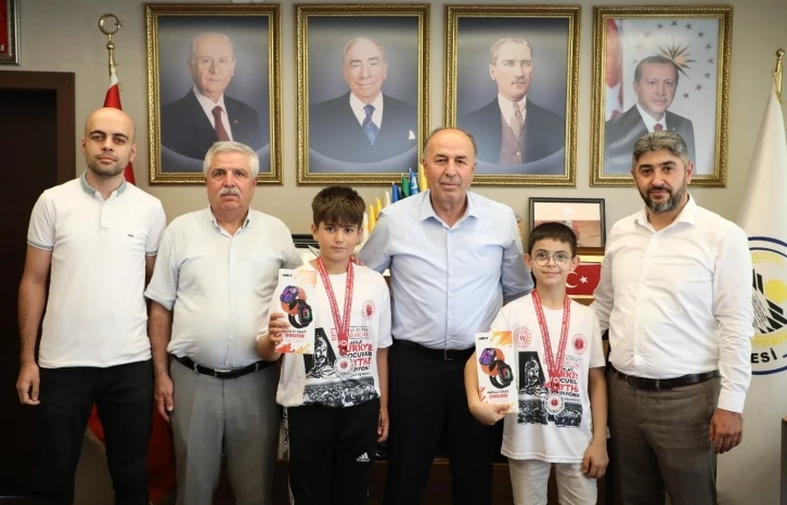 Başkan Arslan’dan başarılı sporculara ödül
