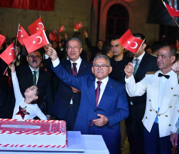 Başkan Büyükkılıç: &quot;Cumhuriyetimizi taçlandıracak eserlerle Türkiye’mizi buluşturmak, şehrimizi buluşturmak hepimizin görevi&quot;
