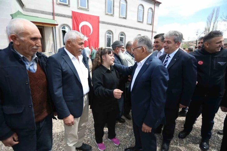 Başkan Büyükkılıç Sarıoğlan’da konuştu: "Sizlerin hizmetkarıyız"
