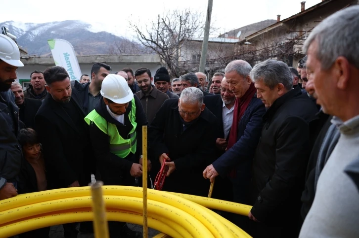 Başkan Büyükkılıç, Yahyalı’da temel atma ve açılış törenlerine katıldı
