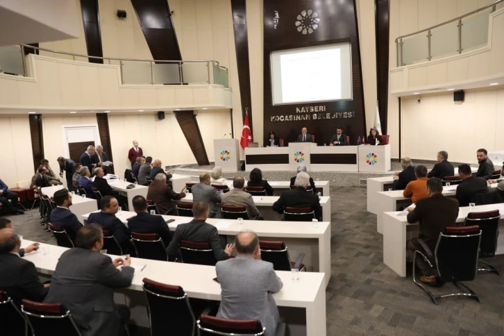 Başkan Çolakbayrakdar’dan meclis üyelerine plaket
