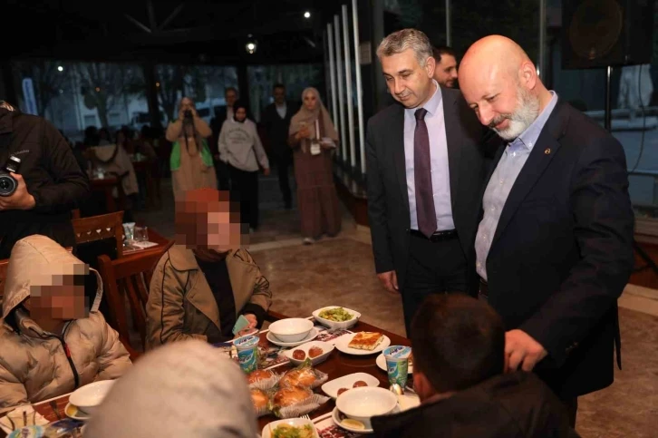 Başkan Çolakbayrakdar, yetim çocuklarla iftar açtı
