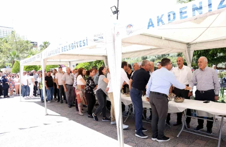 Başkan Gültak, belediye personeli ile bayramlaştı
