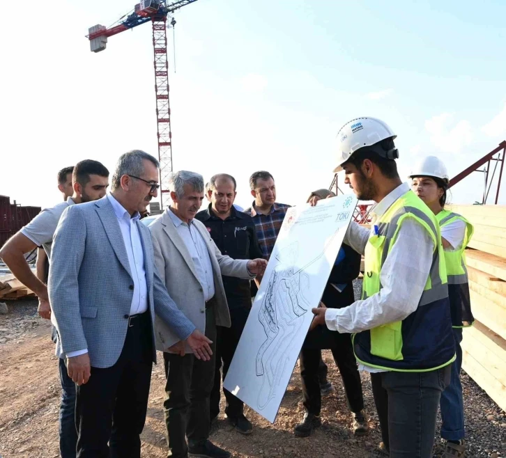 Başkan Güngör,“Kalıcı konutlar yükselmeye devam ediyor”
