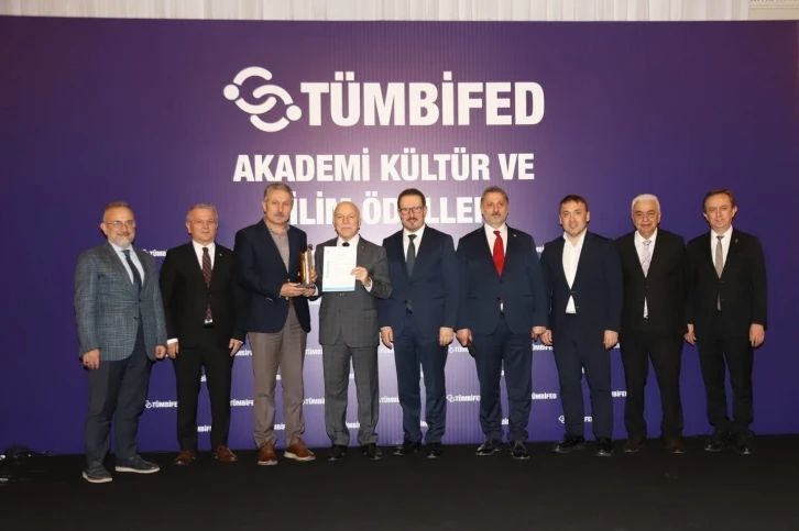 Başkan Sekmen “Yılın Yöneticisi” ödülünü aldı
