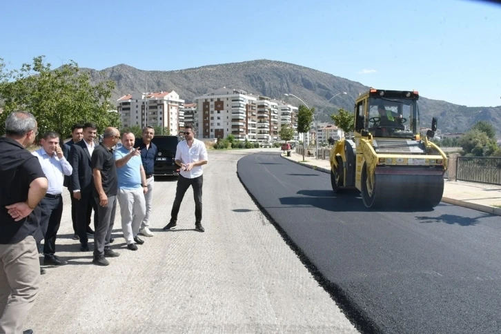 Başkan Sevindi: “Asfaltlamada ilk hedefimiz çukurlu yollar”
