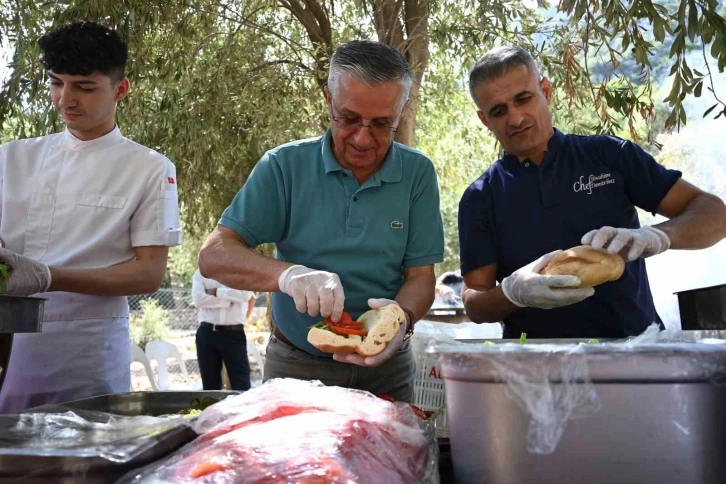 Başkan Topaloğlu’ndan öğrencilere mangal partisi
