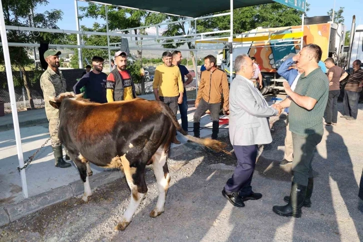 Başkan Yalçın, vatandaşın bayram sevincine ortak oldu
