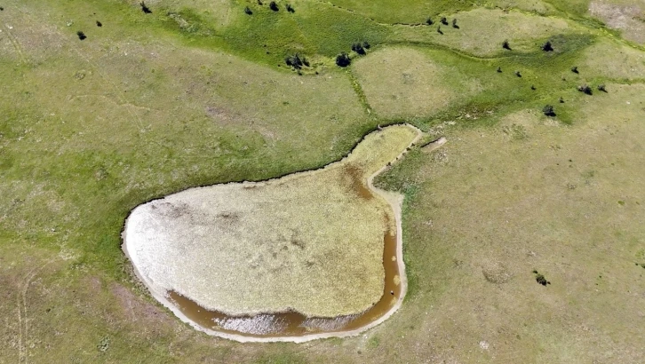 Batı Karadeniz’in zirvesindeki buzul göleti doğal güzelliğiyle hayran bırakıyor
