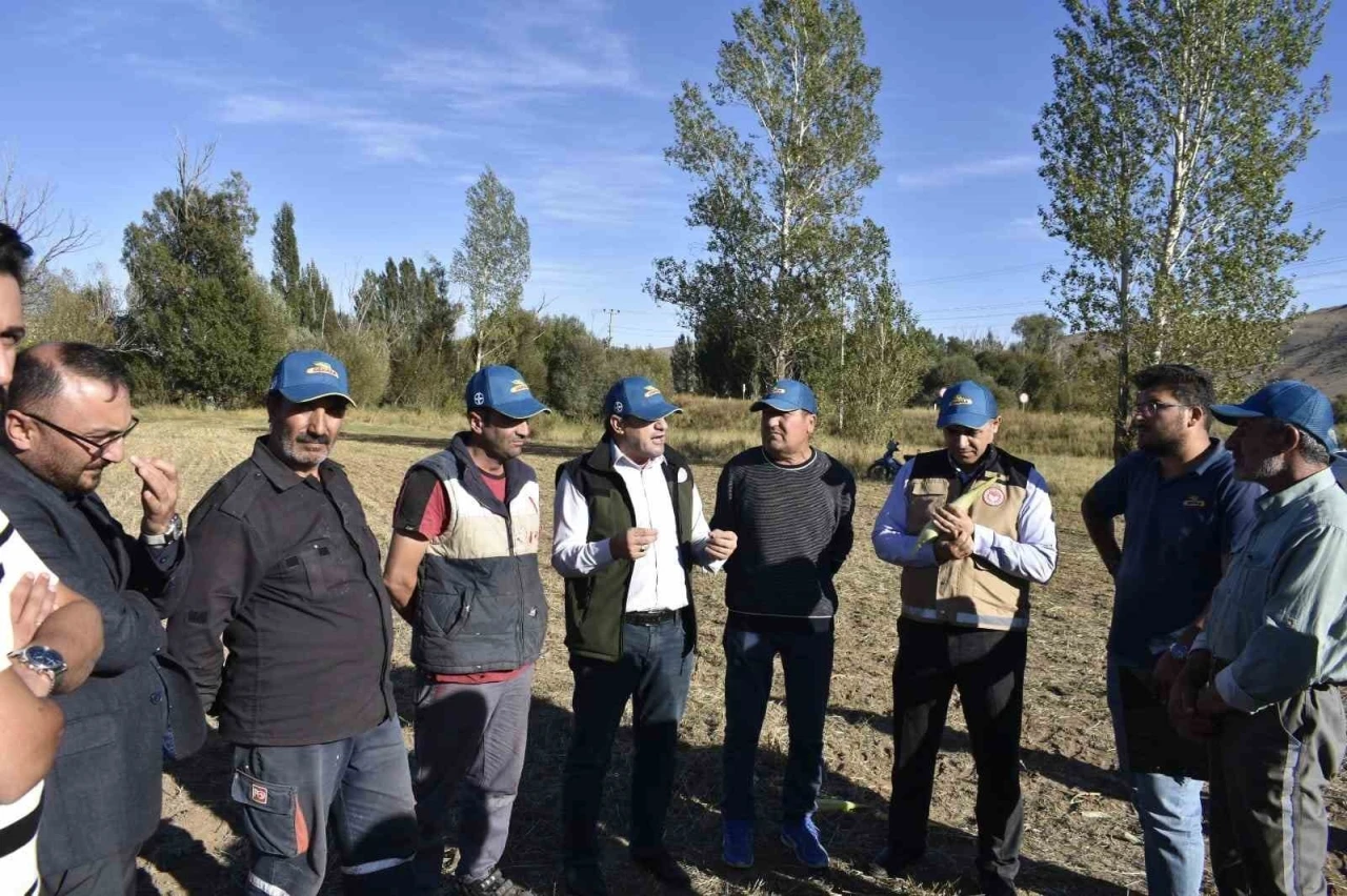 Bayburt çiftçisi tarlada bilgilendirildi
