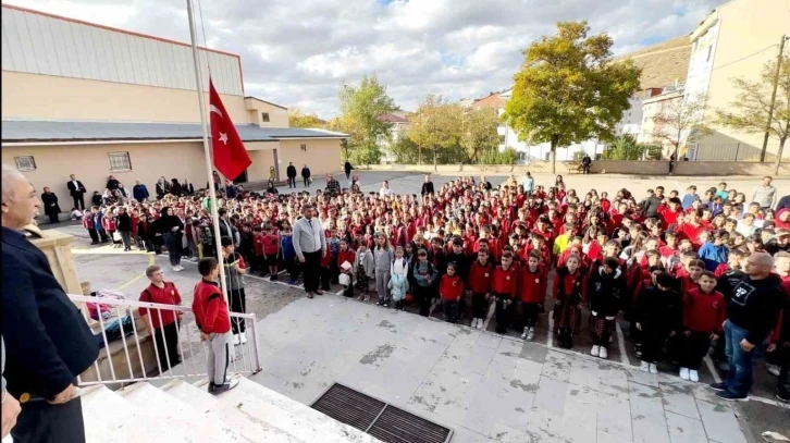 Bayburt’ta Filistin için bayrak töreni ve saygı duruşu
