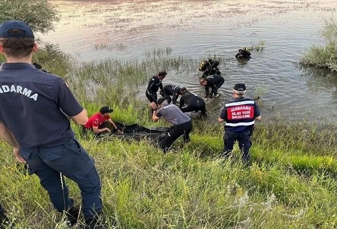 Bayburt’ta gölete düşen 74 yaşındaki adamın cansız bedenine ulaşıldı
