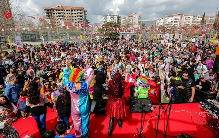 Bayraklılı çocuklar şenlikte buluştu
