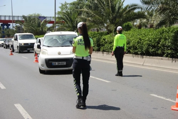 Bayram tatilinde İzmir’de her 15 kilometrede bir trafik ekibi
