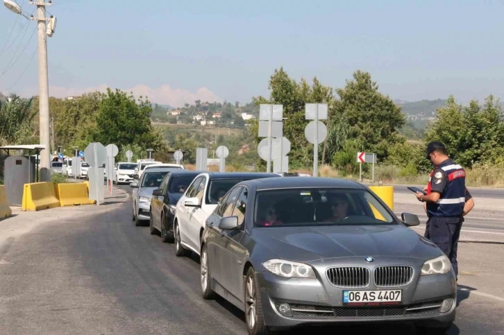 Bayramda nüfusun ikiye katlanması beklenen Antalya’ya tatilci akını
