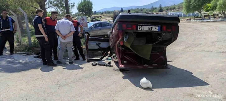 Bayramiç’te virajı alamayarak devrilen otomobildeki 3 kişi yaralandı
