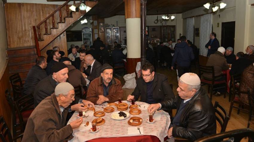 Bereket sofrası Tabakoğlu Camisinde kuruldu