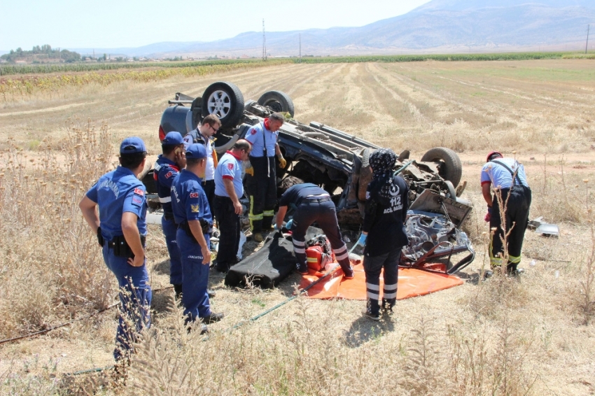 Kamyonet takla attı: 1 ölü, 3 yaralı