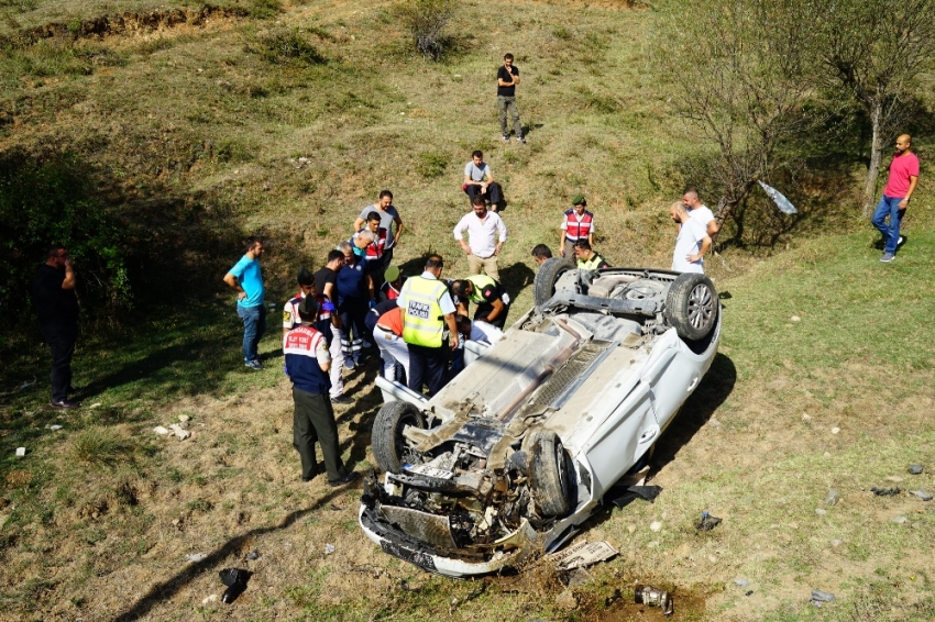 Öğretmenlerin aracı uçuruma yuvarlandı: 1 ölü, 2 yaralı