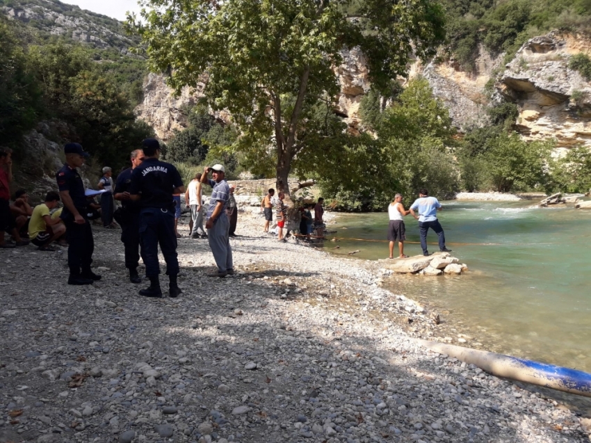 Tarsus’ta gölete giren genç boğuldu