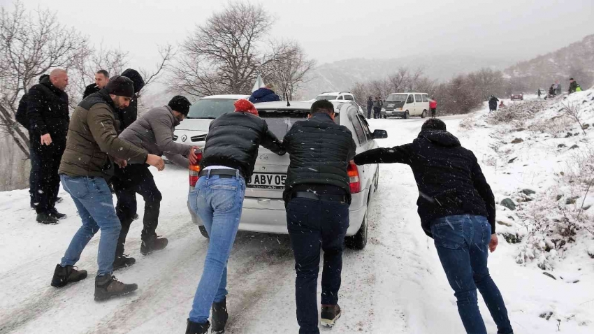 Kar eğlencesi için yaylaya çıktılar, yolda kaldılar