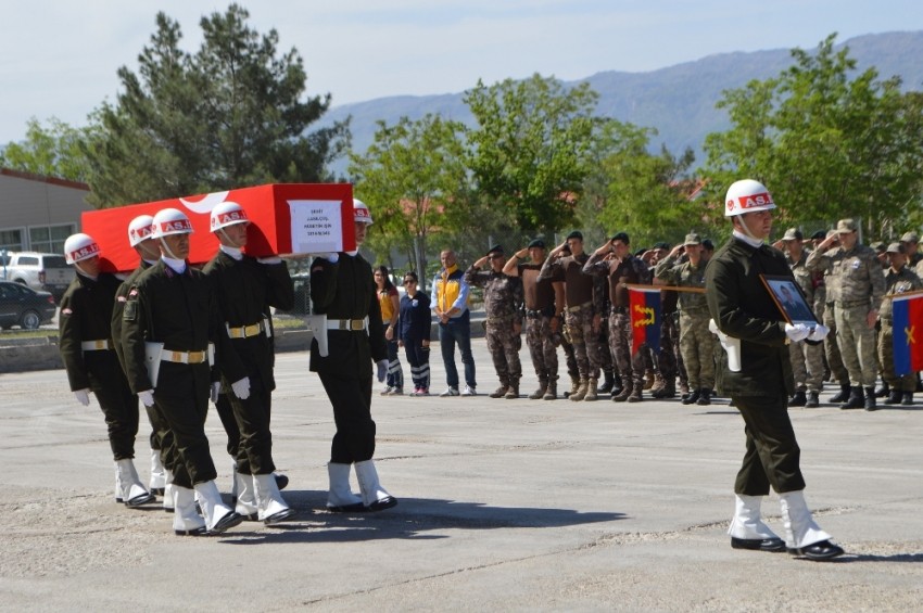 Şırnak şehidi törenle İstanbul’a uğurlandı