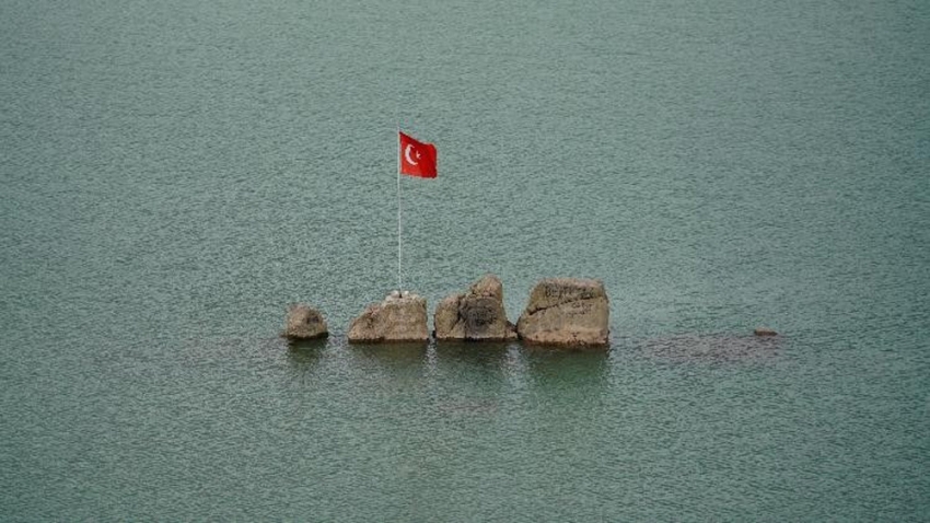 Sular çekilince tekne ile gittikleri yere yürüyerek gittiler