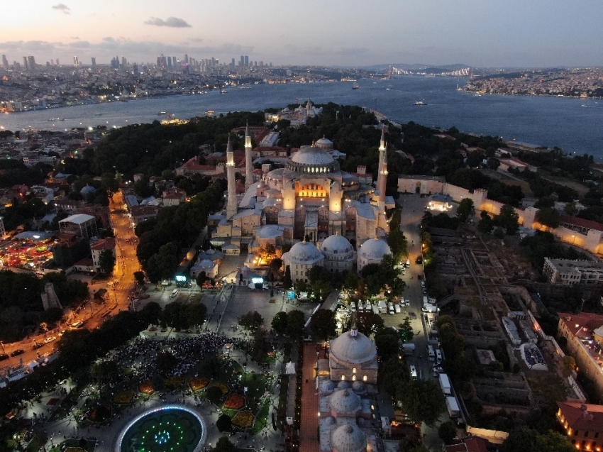 Ayasofya Camii böyle aydınlatıldı