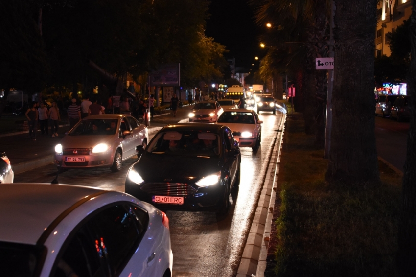 Çanakkale’de feribot yoğunluğu