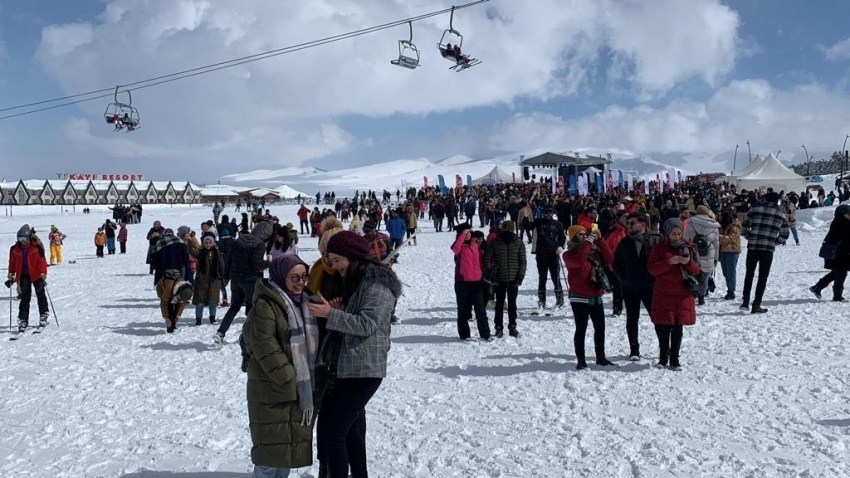 Sarıkamış Kristal Kar Festivali başladı