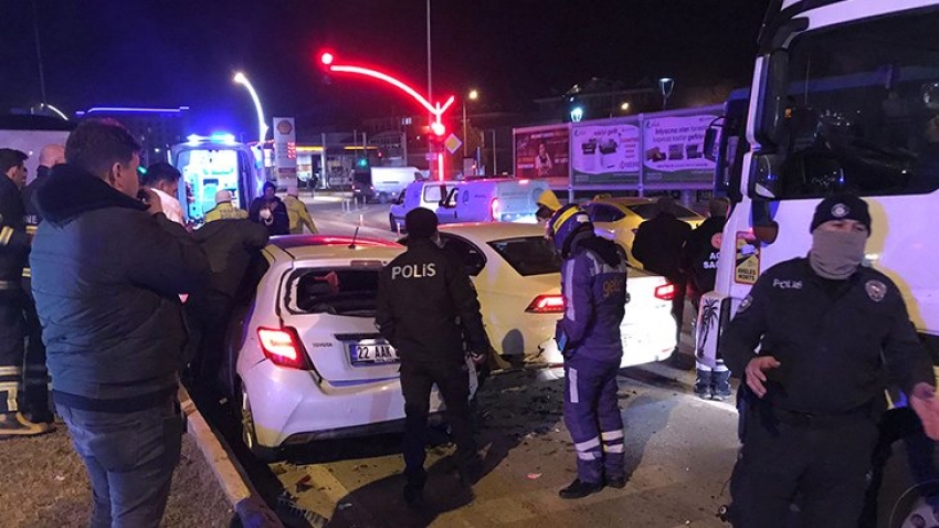 Böyle kaza görülmedi! TIR sürücüsü alkollü, otomobil sürücüsü ise korona çıktı