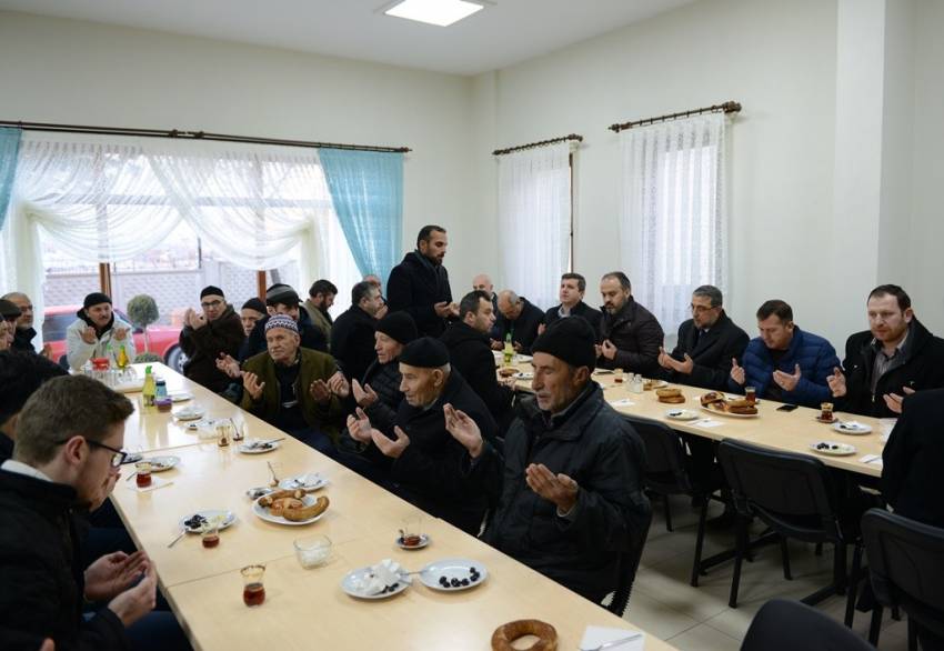 Bereket sofrası Huzurevi sakinleri için kuruldu