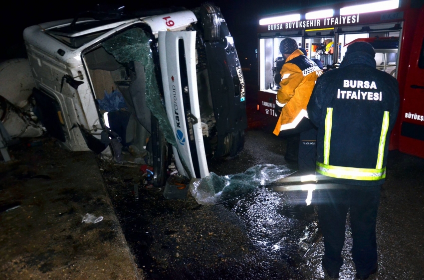 Bursa'da beton mikseri yan yatı: 1 yaralı