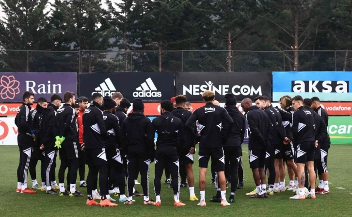 Beşiktaş’ta, Konyaspor maçı hazırlıklarını Başkan Çebi de izledi
