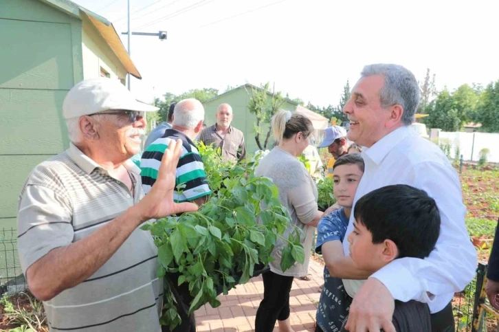 Beyazgül, Hobi Bahçesi sakinlerine isot fidesi dağıttı
