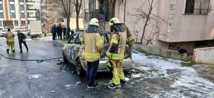 Beylikdüzü’nde tartıştığı komşusunu önce bıçakladı sonra arabasını yaktı
