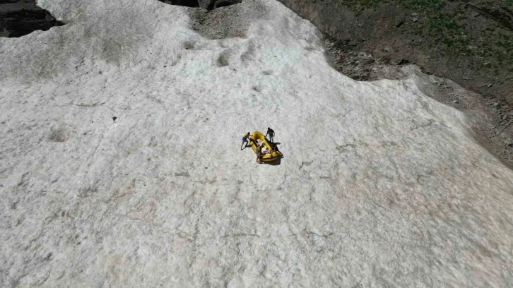 Beytüşşebap’ta karda rafting antrenmanı
