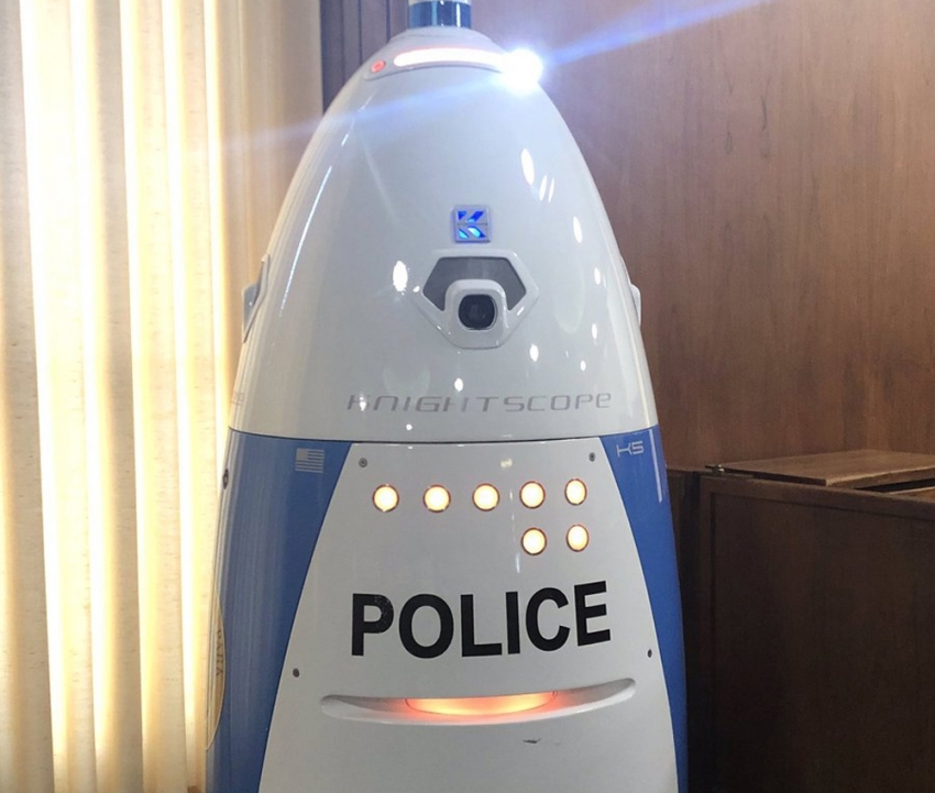 ABD’de yumurta şeklindeki robot polis devriye gezdi