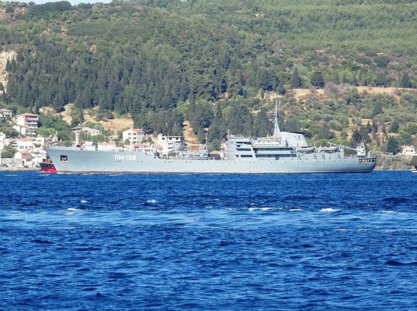 Rus savaş gemisi Çanakkale Boğazı’ndan geçti