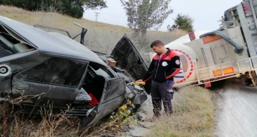 Paramparça olan otomobilden sağ kurtuldu.