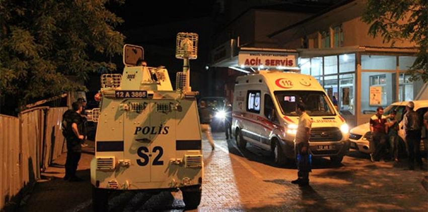 Zırhlı araca roketli saldırı: 3'ü polis 4 yaralı