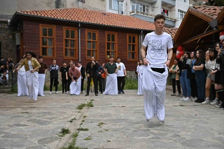 Bilgi Evi öğrencileri yıl sonu etkinliğinde doyasıya eğlendi
