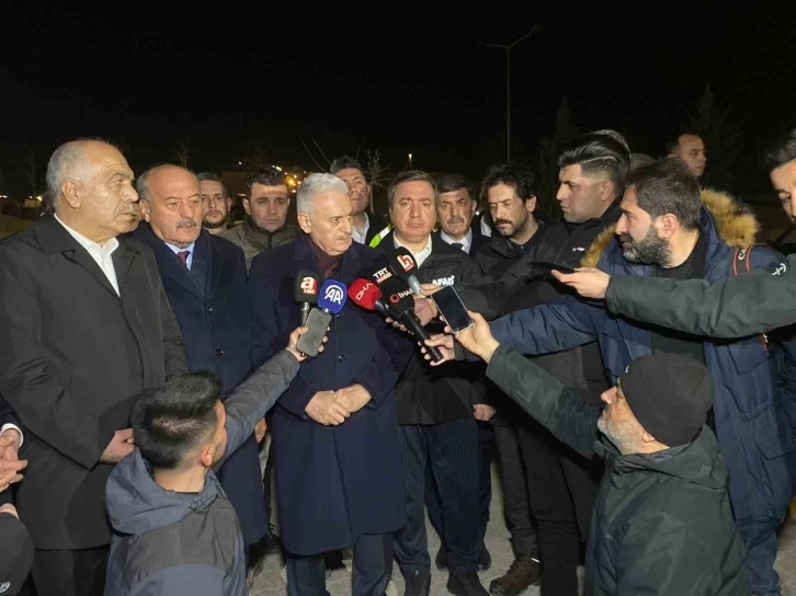 Binali Yıldırım: "Kurtarma çalışmaları gece de termal kameralar yardımıyla devam ediyor"
