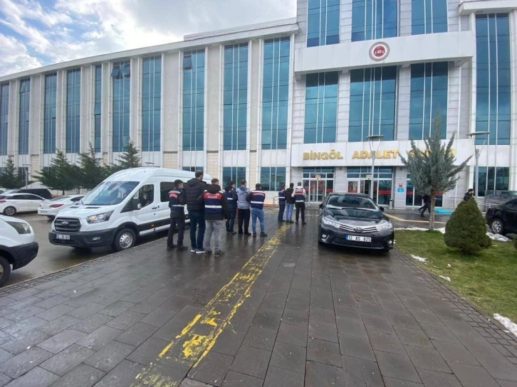 Bingöl’de hırsızlık ve uyuşturucu suçundan aranan 3 şahıs tutuklandı
