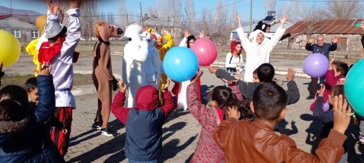 Bingöl’de köy okulları tiyatro ile buluşuyor
