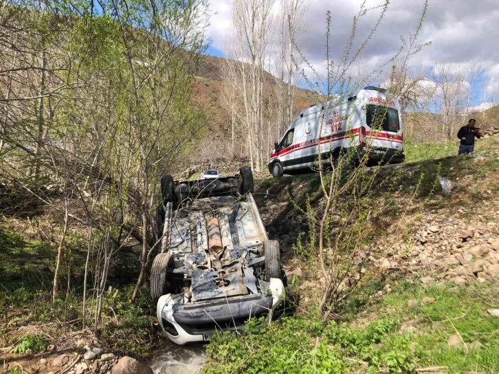 Bingöl’de otomobil şarampole devrildi: 4 yaralı
